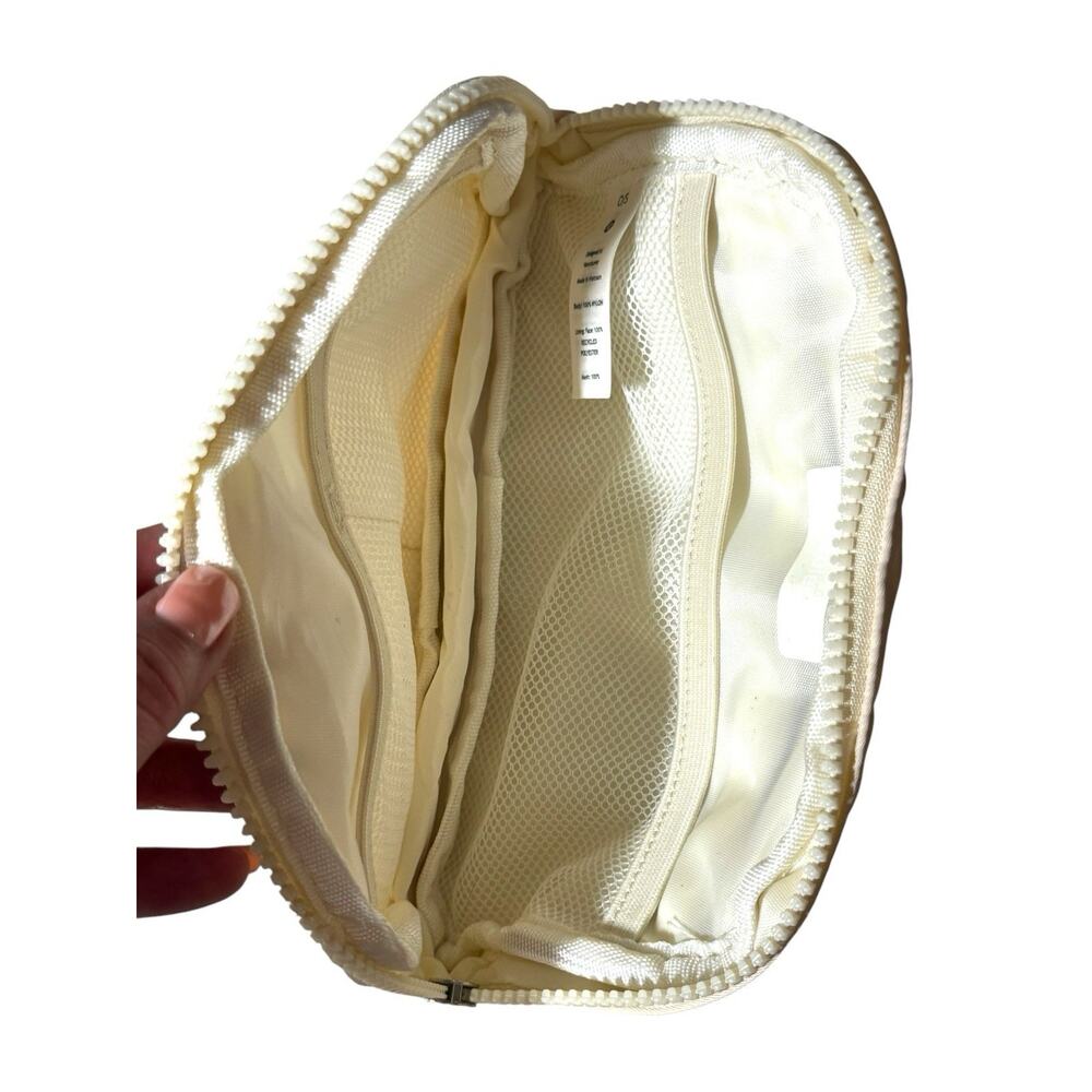 Lululemon Everywhere Belt Bag 1L White Opal - Picture 5 of 16